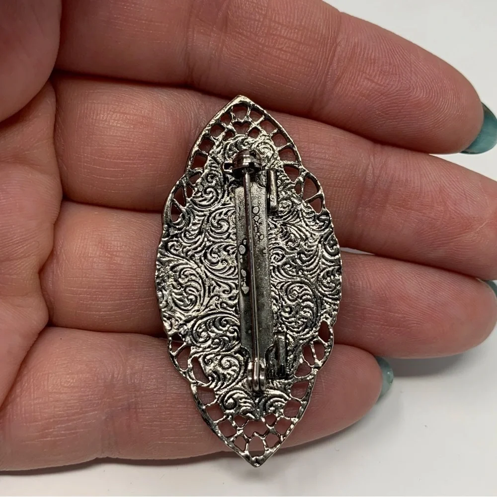 N/A small silver